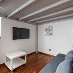 Guesthost - Cosy Apt Close To Piazza Insubria